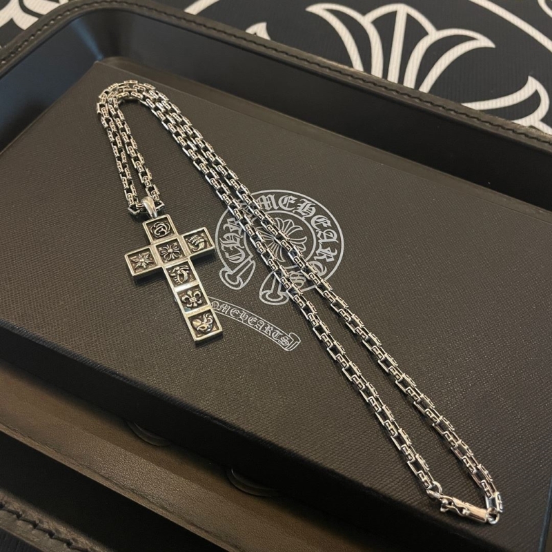 Ch**me He**ts necklaces